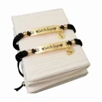 01 Manilla Pulsera tejida placa en acero grabada láser