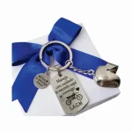 05 Llavero personalizado casco grabado en láser