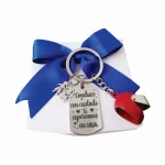 08 Llavero personalizado casco grabado en láser